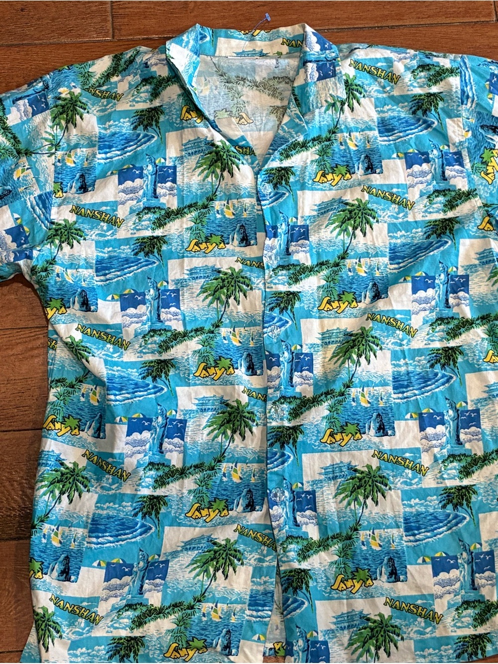 Wagun Short Sleeve Hawaiian Shirt  Size Medium